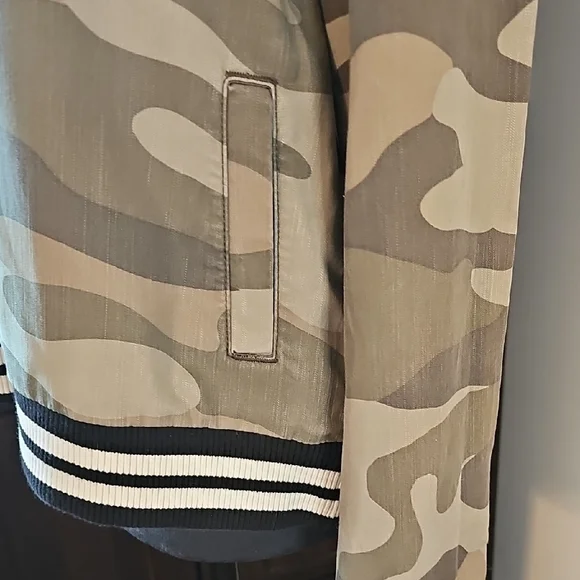 NWOT-Natural Reflections Tan Camouflage Bomber Jacket - Picture 3 of 6
